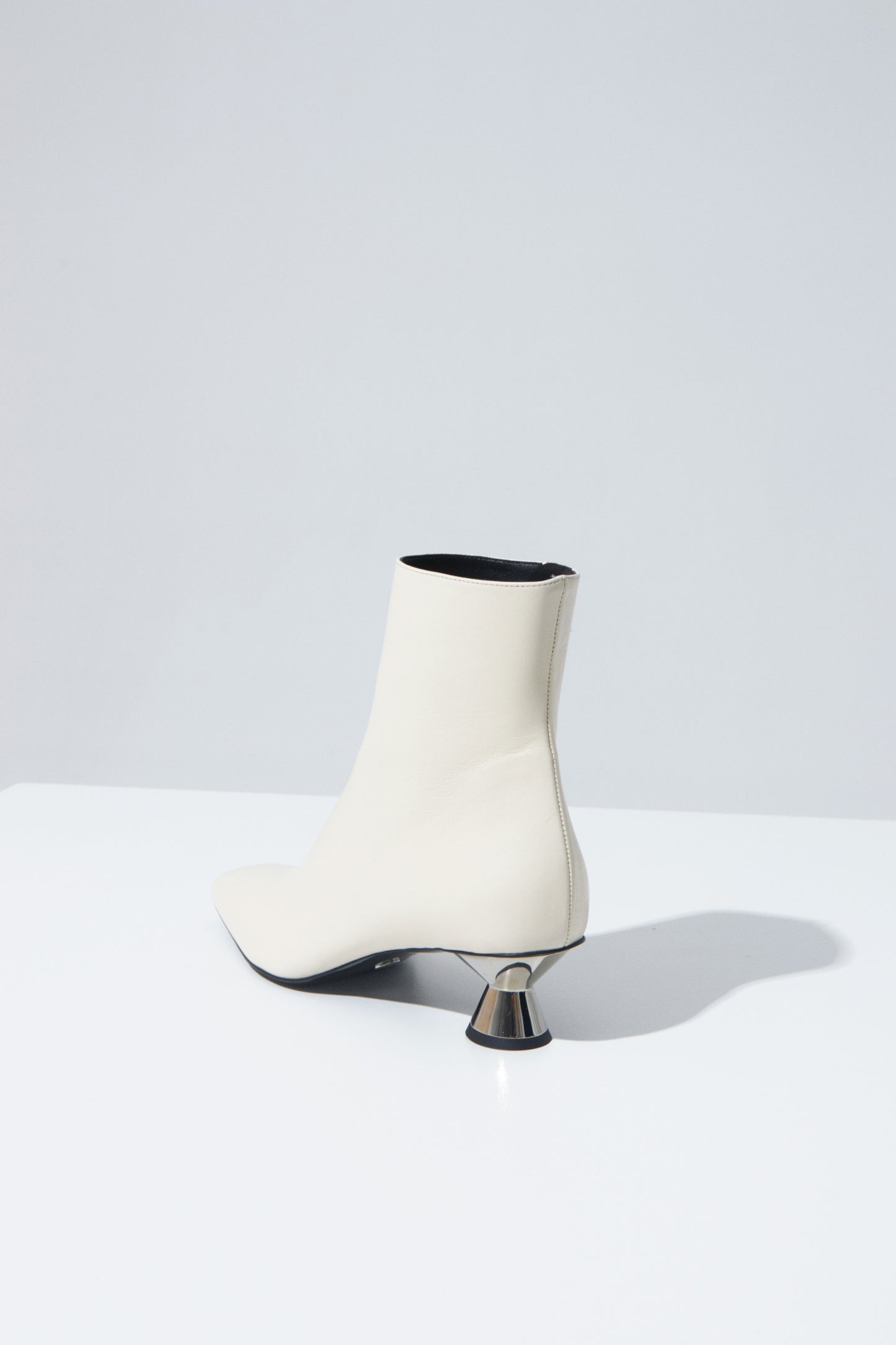 VASE BOOTS