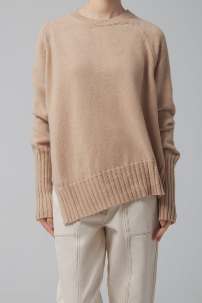 ASYMMETRIC ROUNDNECK JUMPER WITH SIDE SLITS