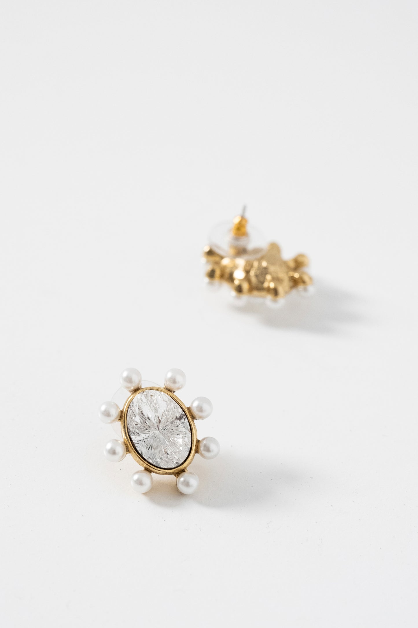 CRYSTAL STUD EARRING