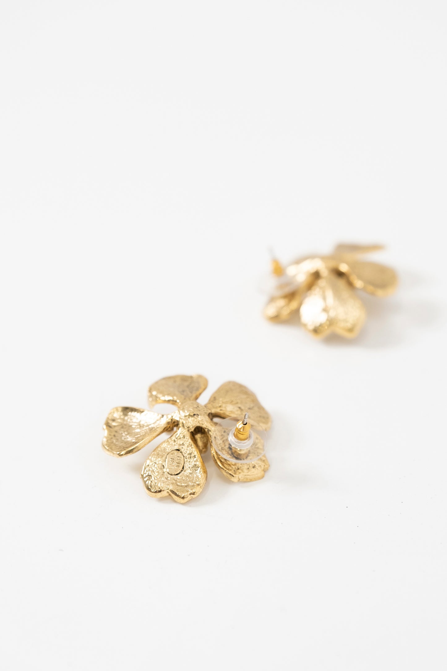 TROPICAL FLOWER STUD EARRING