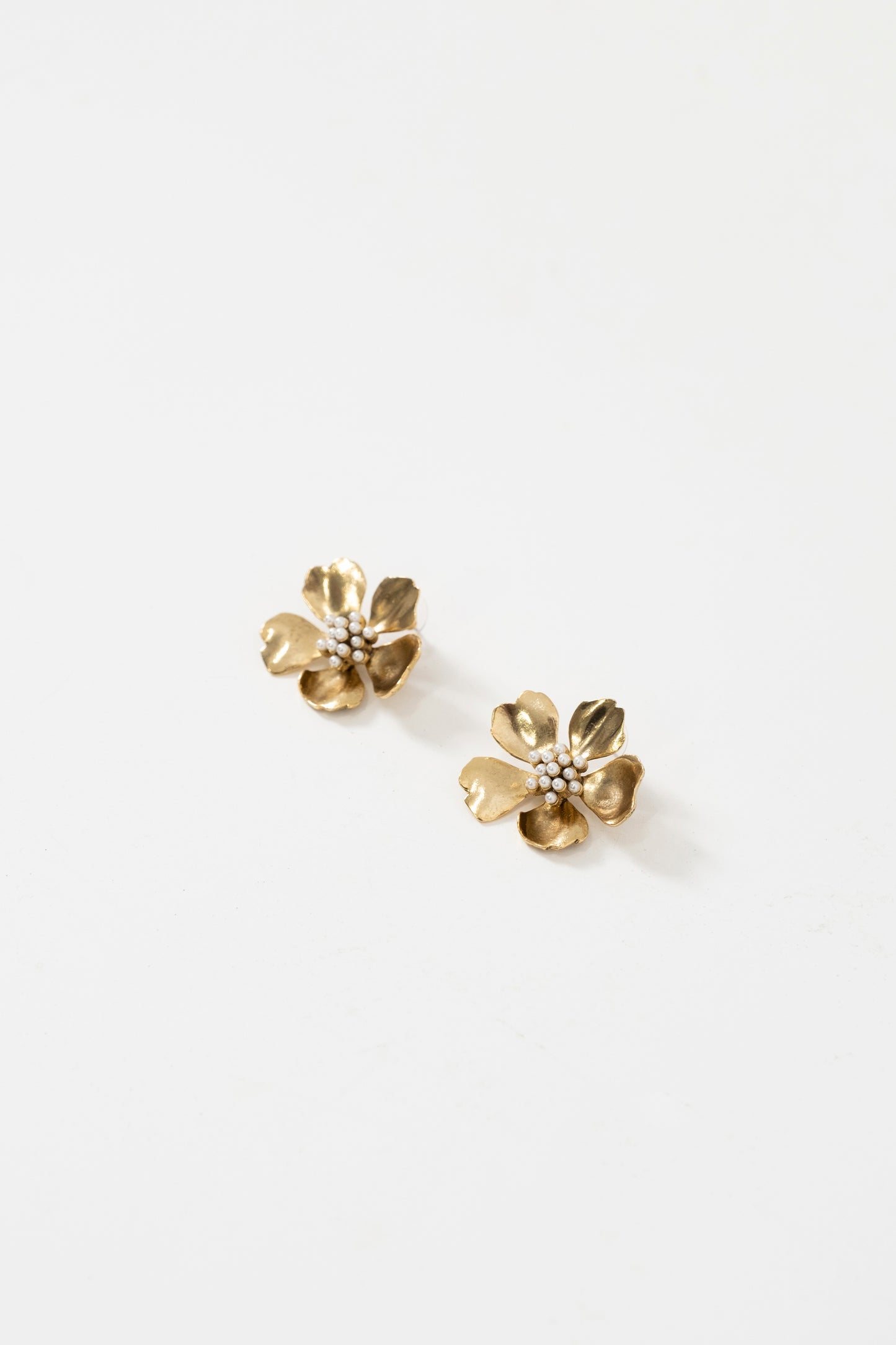 TROPICAL FLOWER STUD EARRING