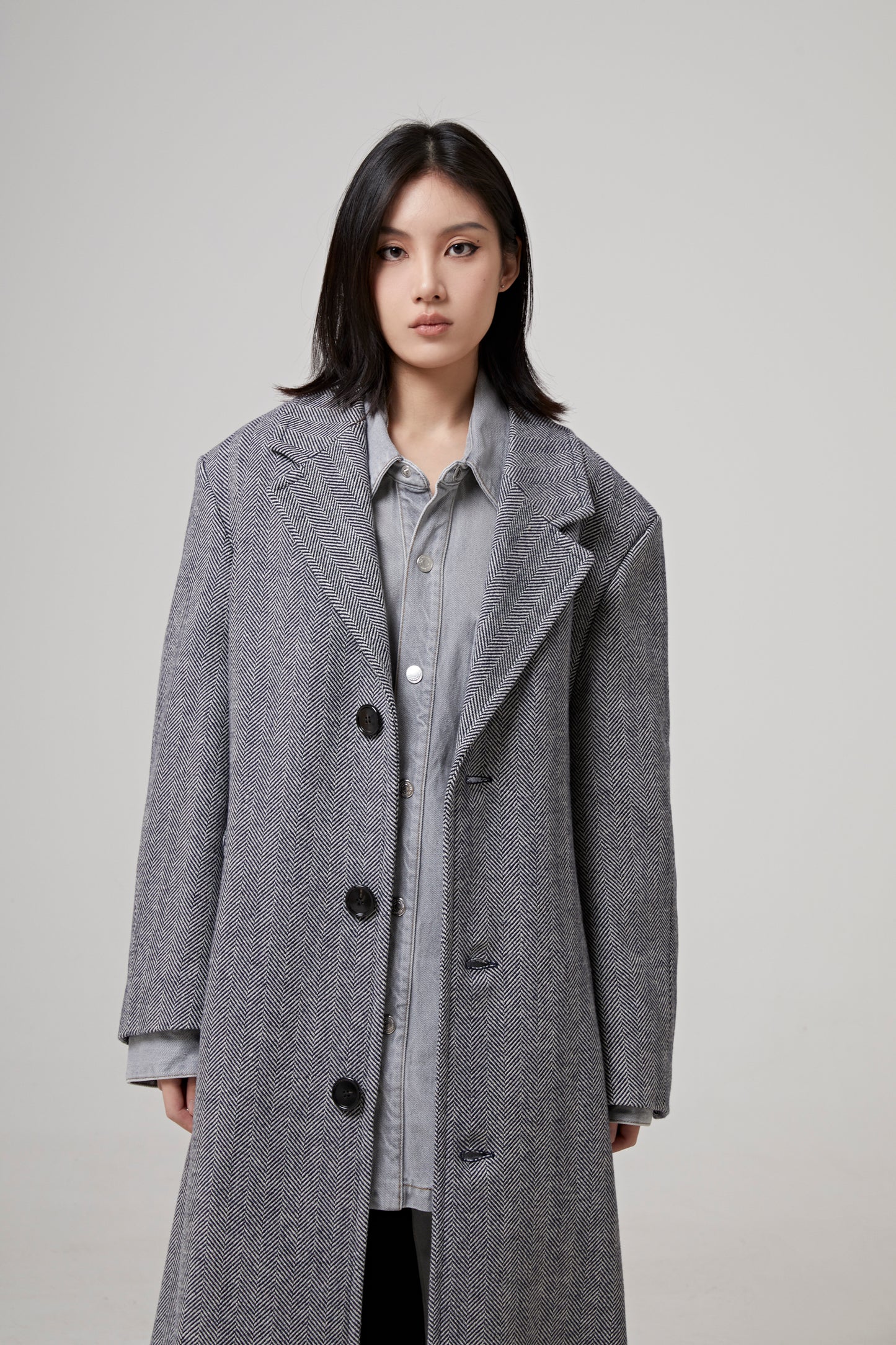 THREE BUTTONS COAT