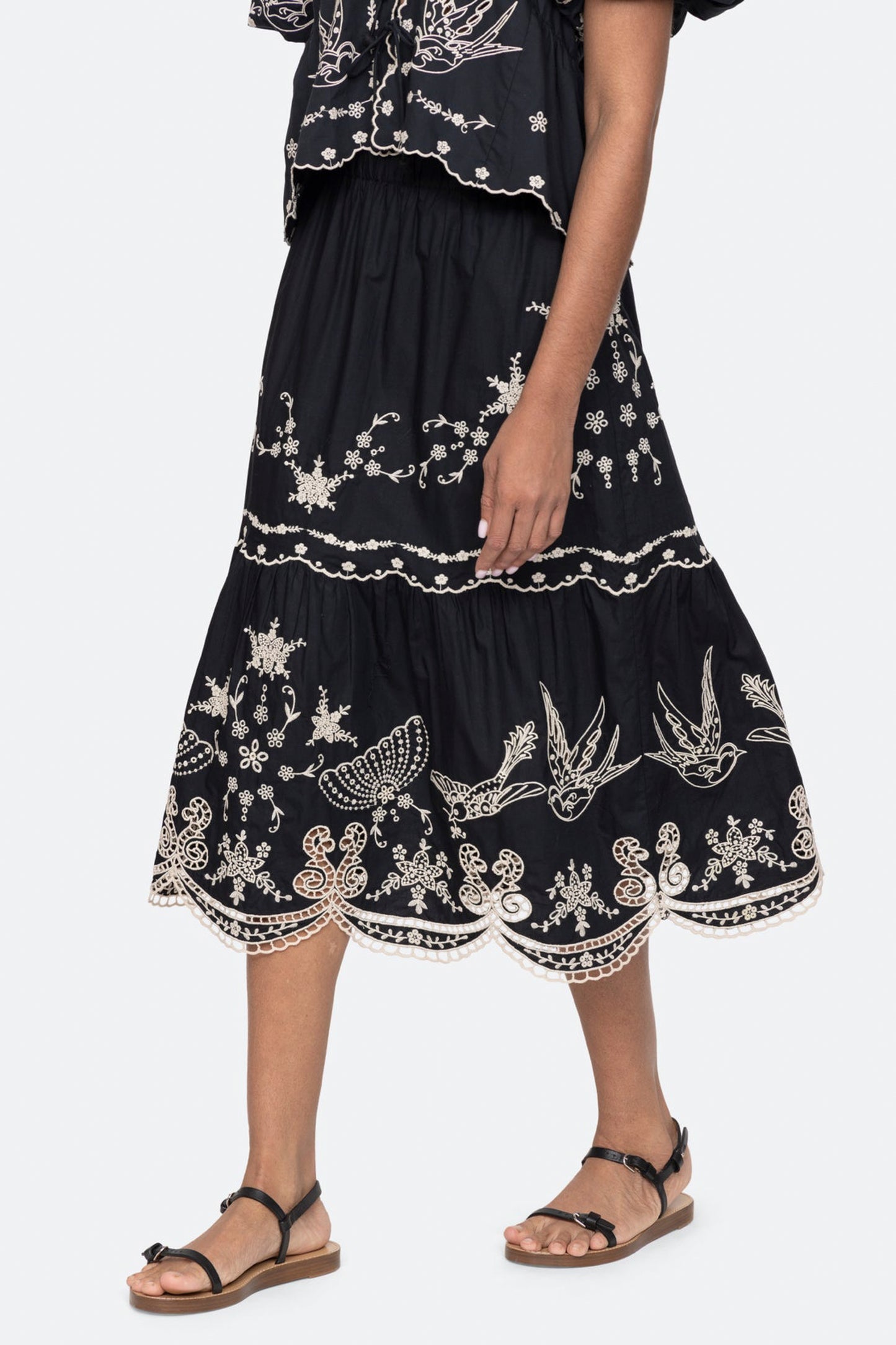 KINGSLEY EMBROIDERY SKIRT (D2)