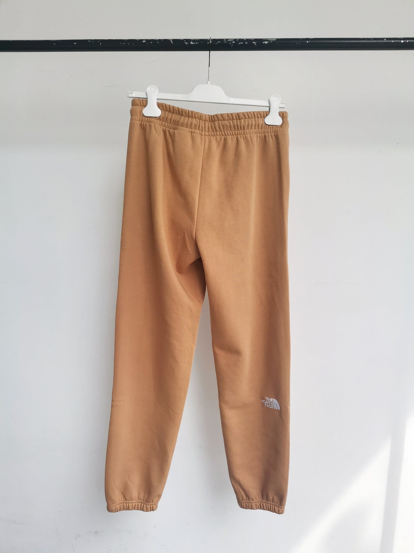 WOMEN’S ESSENTIAL JOGGER