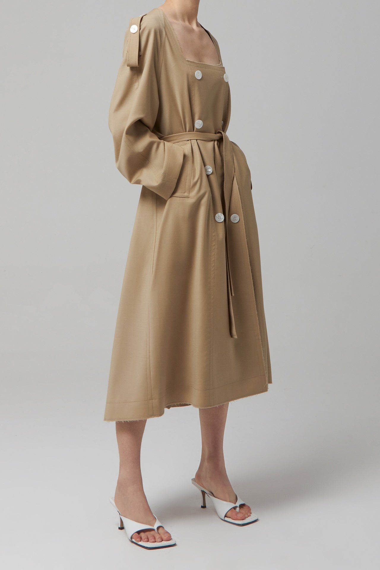 COLLARLESS SHELL BUTTON TRENCH